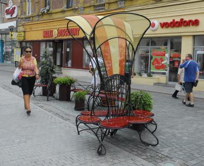 Vuşcan e împotriva achiziţiei de mobilier pe Corso: Cafenelele sunt îndeajuns 